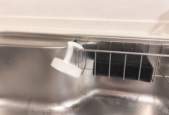 グリップ部分をラックなどに引っ掛けられる