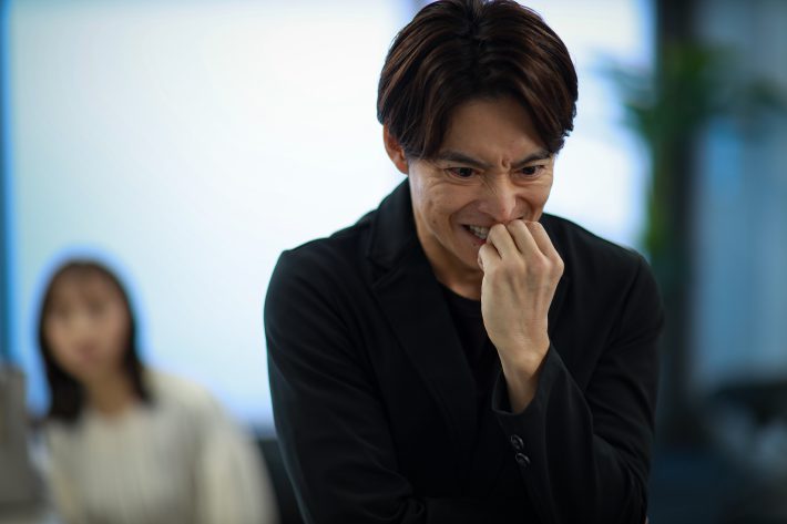 『離婚しない男―サレ夫と悪嫁の騙し愛―』4話より© テレビ朝日