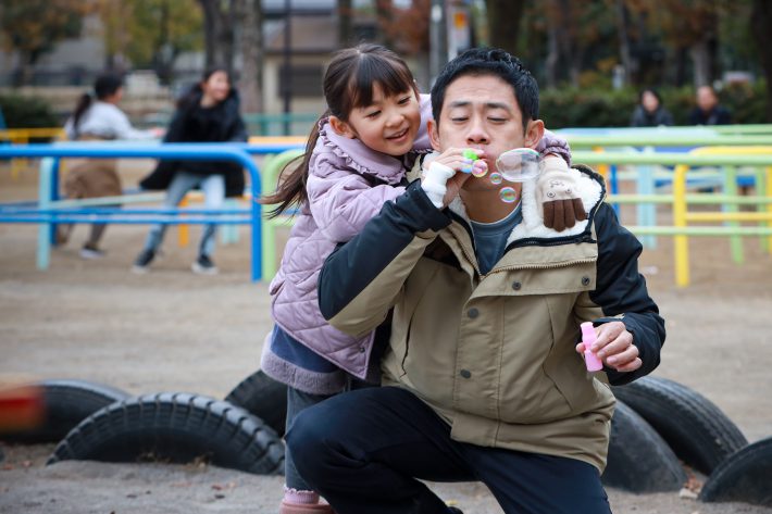 『離婚しない男―サレ夫と悪嫁の騙し愛―』6話より© テレビ朝日