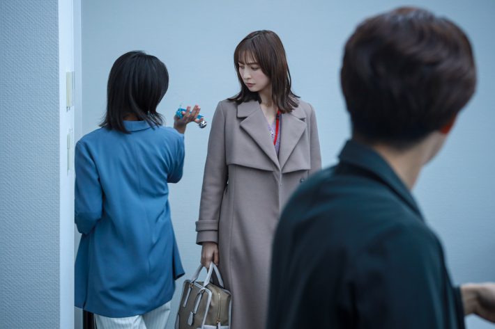 『離婚しない男―サレ夫と悪嫁の騙し愛―』6話より© テレビ朝日