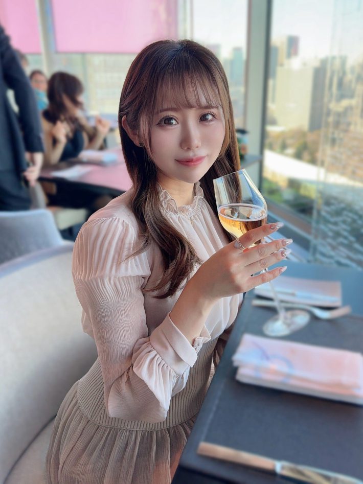 山崎もえ（@mmmmnyan23）さん