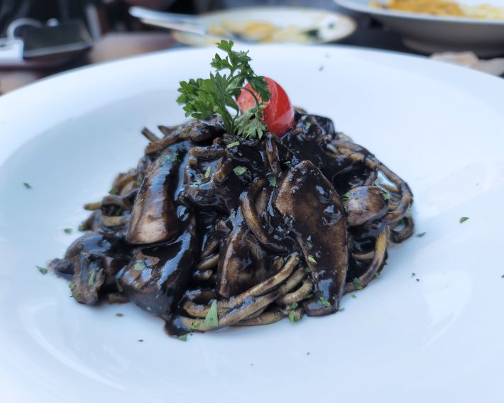 ヴェネツィアで食べたイカ墨パスタ
