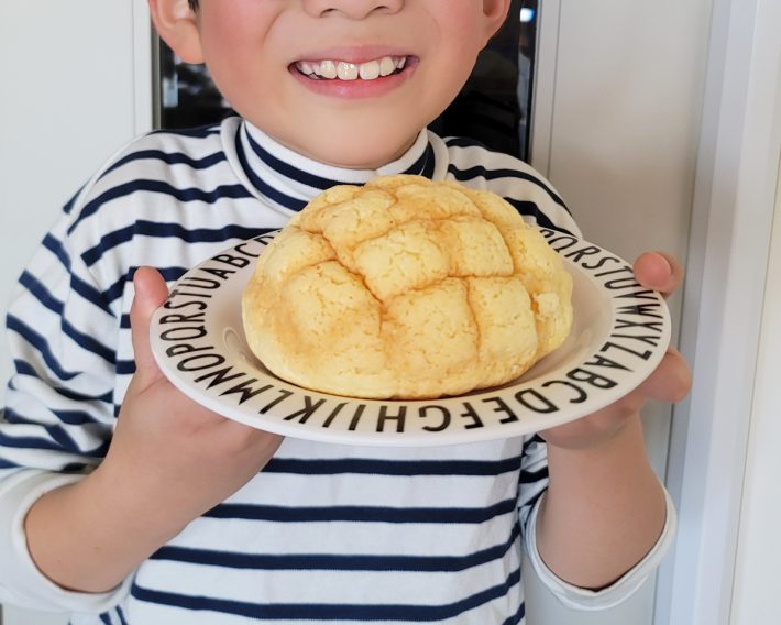 メロンパンを出すと笑顔になる息子