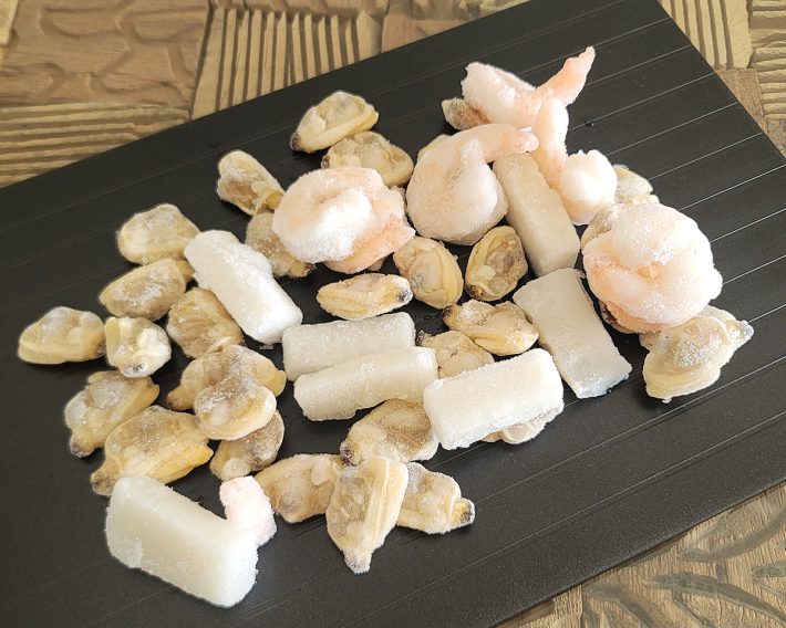 解凍前のシーフードミックス