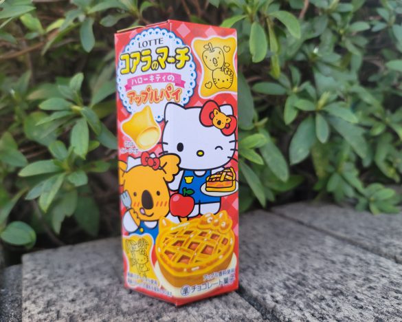 3月19日から発売されている「コアラのマーチ<ハローキティのアップルパイ>」