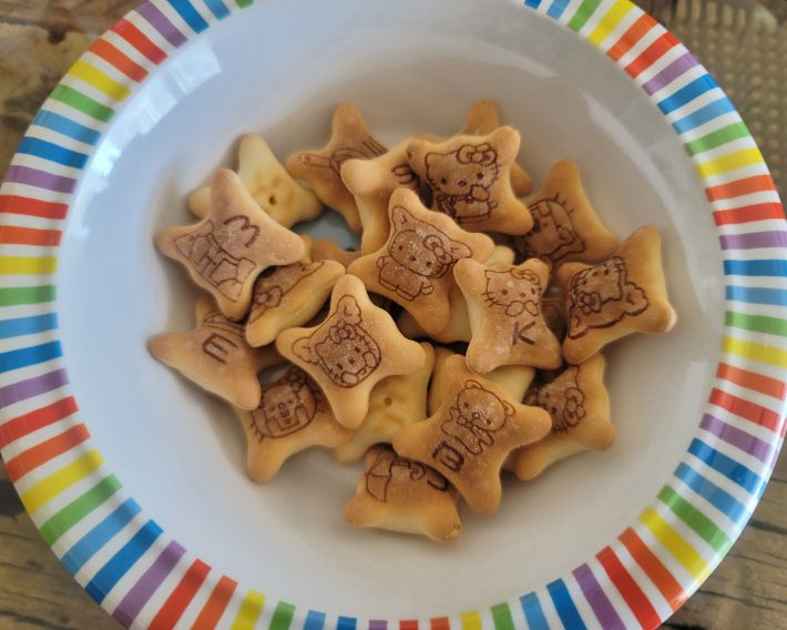 中身を出してみました。マーチくんよりもキティちゃんが目立っています