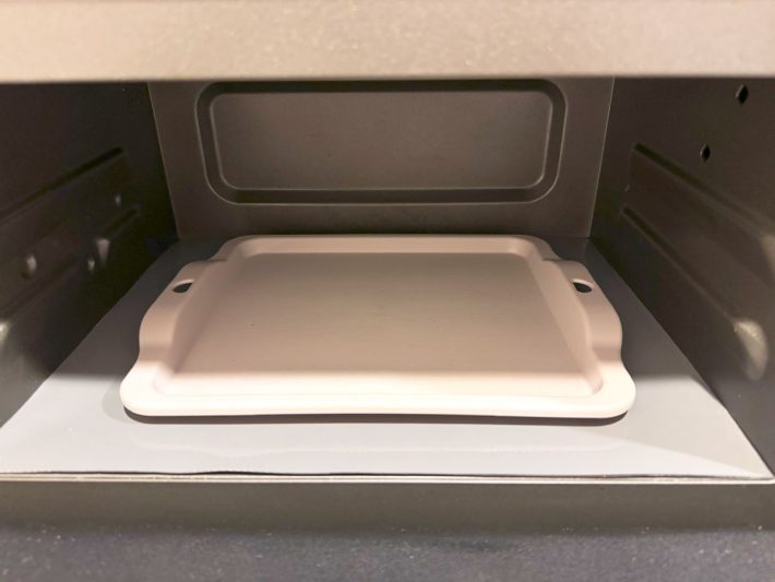 一般的なトレーと比べると若干小さめ