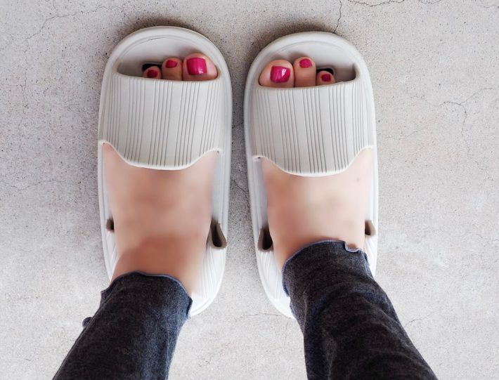 3COINS「両履き軽量スリッパ」