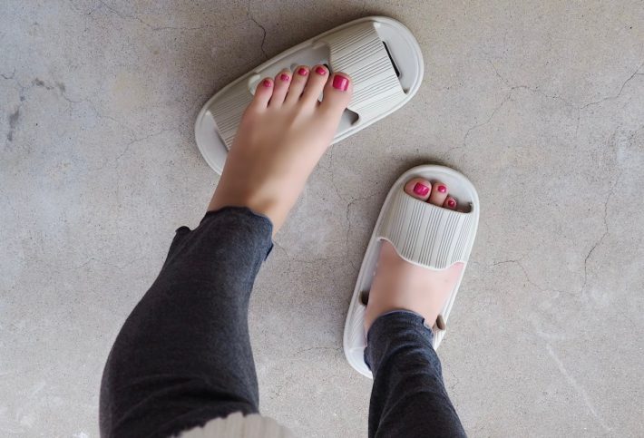 3COINS「両履き軽量スリッパ」