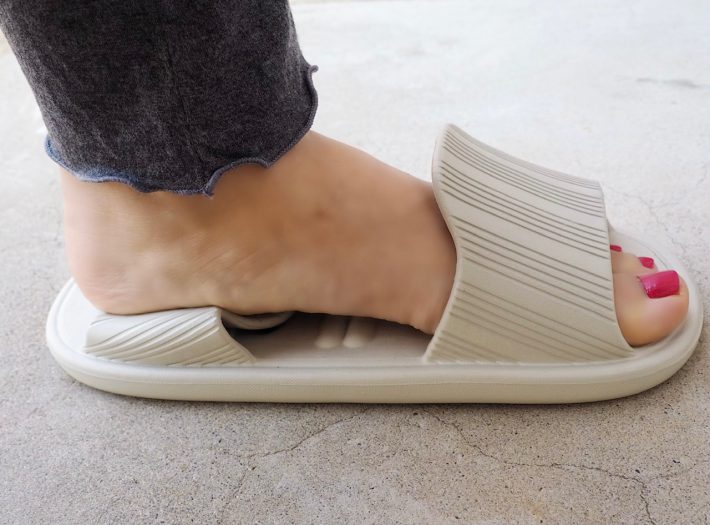 3COINS「両履き軽量スリッパ」