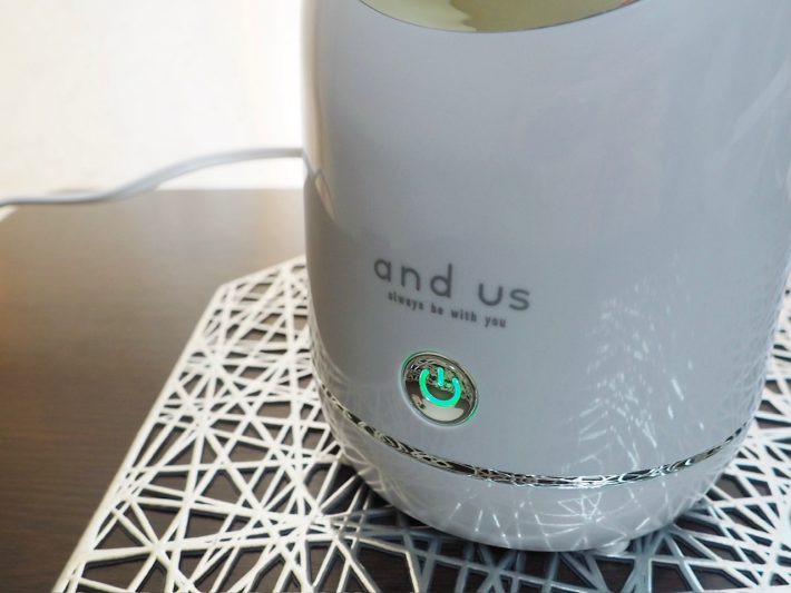 3COINS「卓上フェイススチーマー」