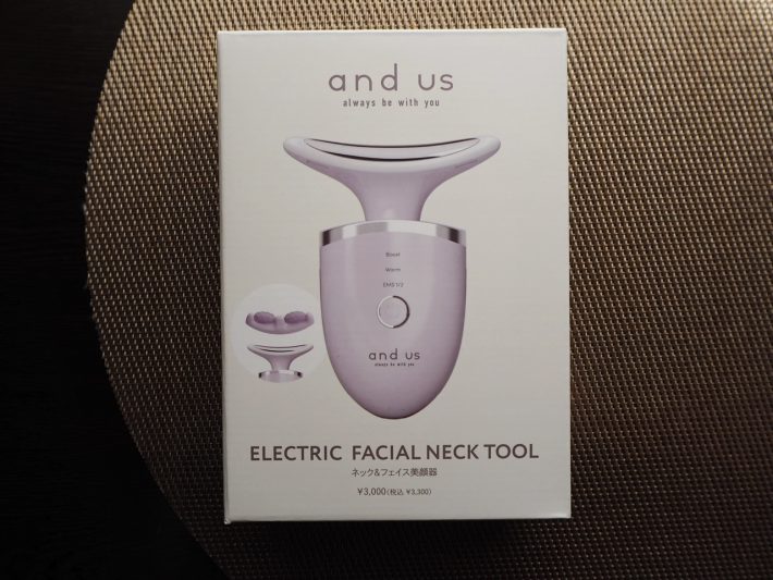 3COINS「ネック＆フェイス美顔器」