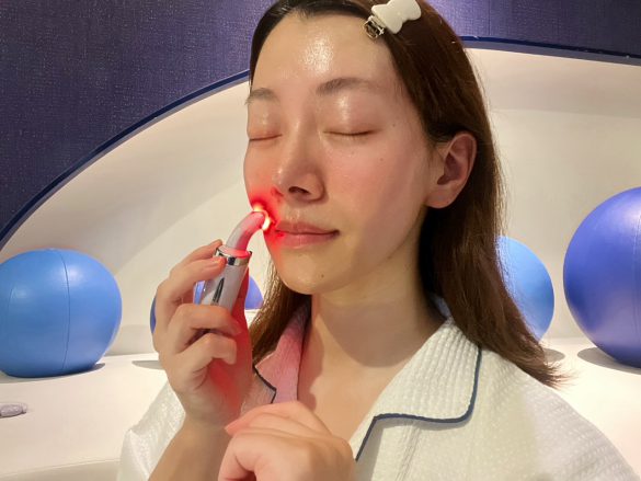 3COINS「ネック＆フェイス美顔器」