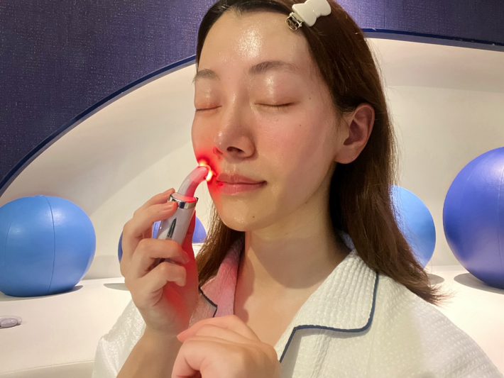 3COINS「ネック＆フェイス美顔器」