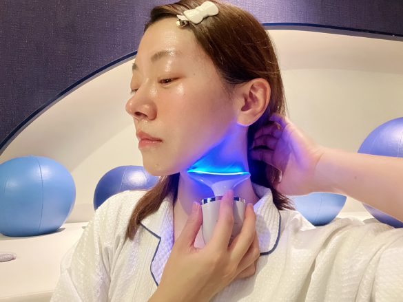 3COINS「ネック＆フェイス美顔器」