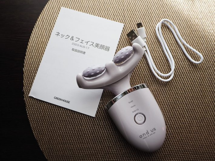 3COINS「ネック＆フェイス美顔器」