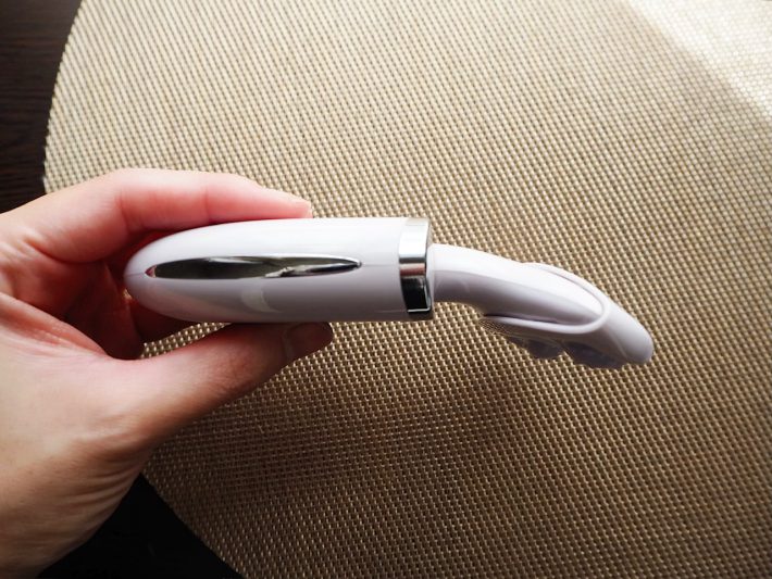 3COINS「ネック＆フェイス美顔器」