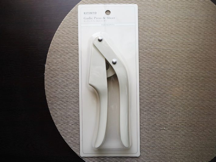 3COINS「ガーリックプレス＆スライサー」