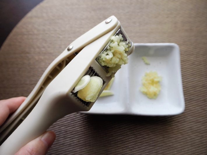 3COINS「ガーリックプレス＆スライサー」