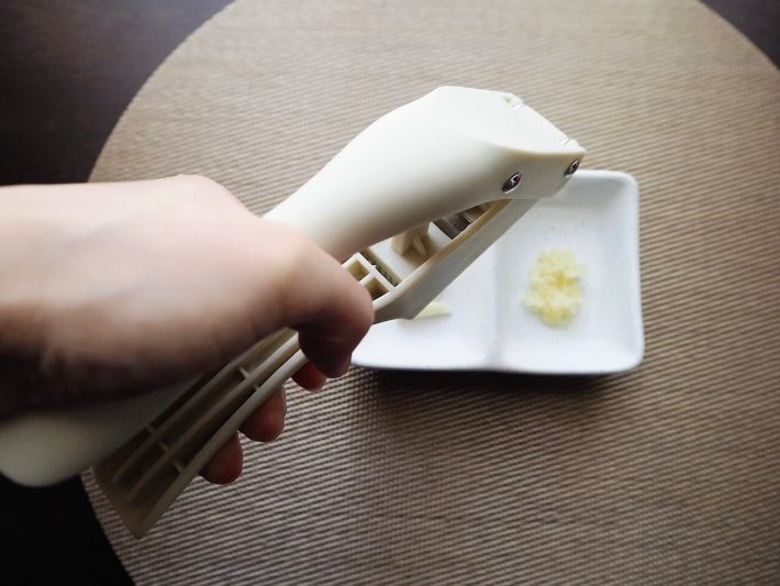 3COINS「ガーリックプレス＆スライサー」