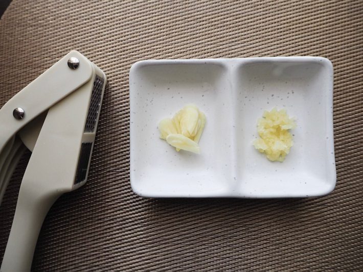 3COINS「ガーリックプレス＆スライサー」