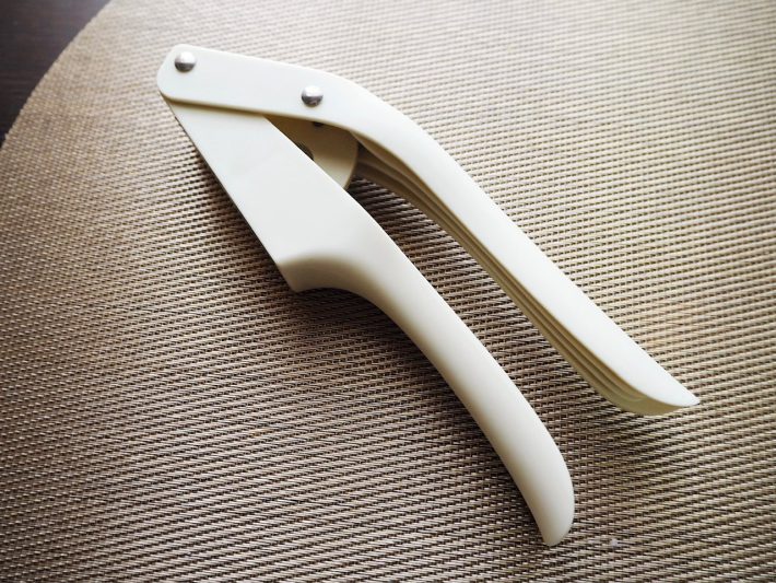 3COINS「ガーリックプレス＆スライサー」