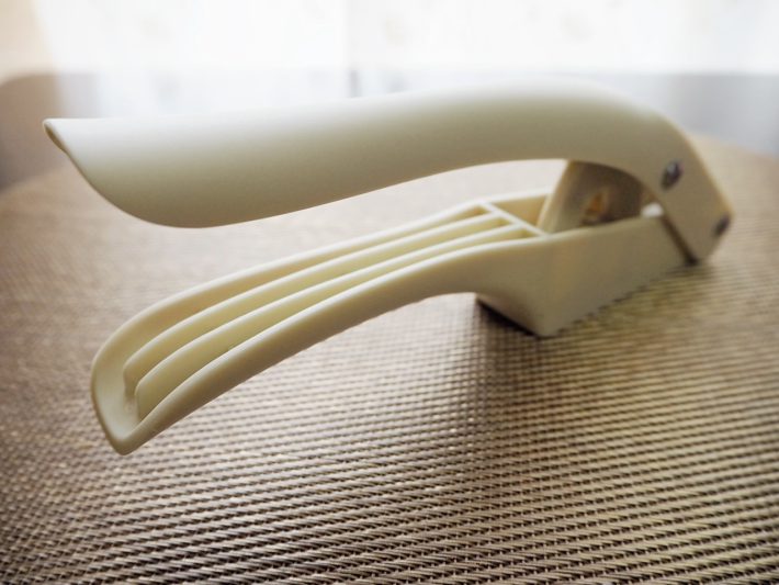 3COINS「ガーリックプレス＆スライサー」