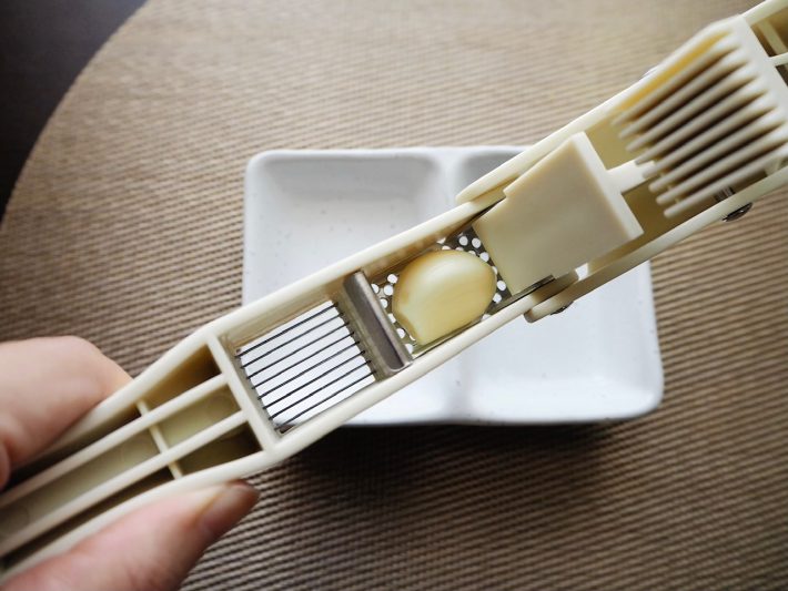 3COINS「ガーリックプレス＆スライサー」