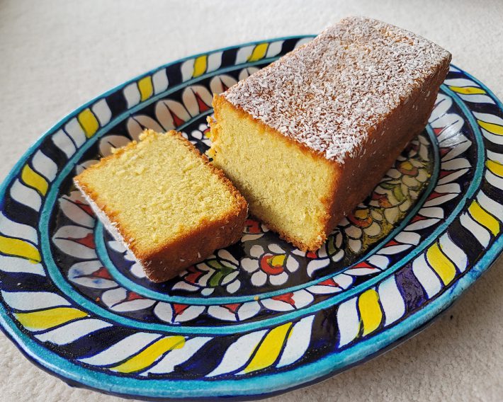 「成城石井自家製 エクアドル産フレッシュバナナとココナッツのパウンドケーキ(田辺農園バナナ使用)」は 1070円