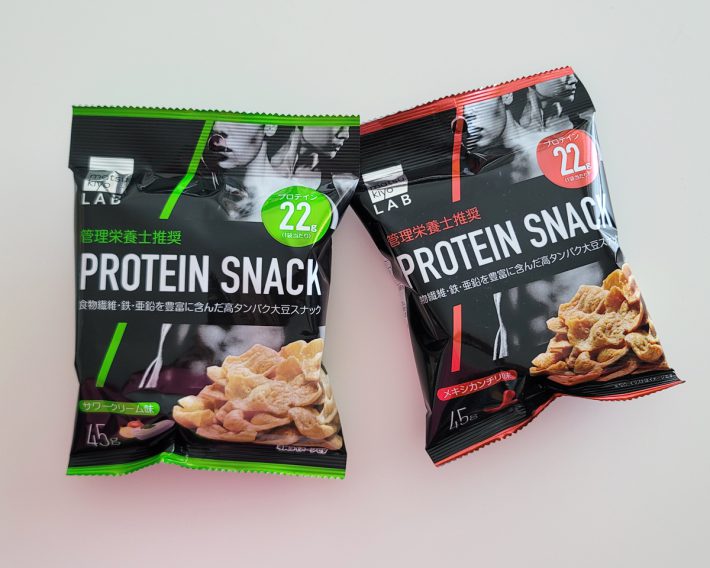 「matsukiyo LAB プロテインスナックサワークリーム 45g」、「matsukiyo LAB プロテインメキシカンチリ 45g」各170円