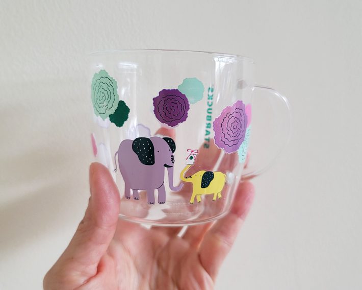 スタバの耐熱グラスは、飲み口が薄く全体的に軽いのが特長