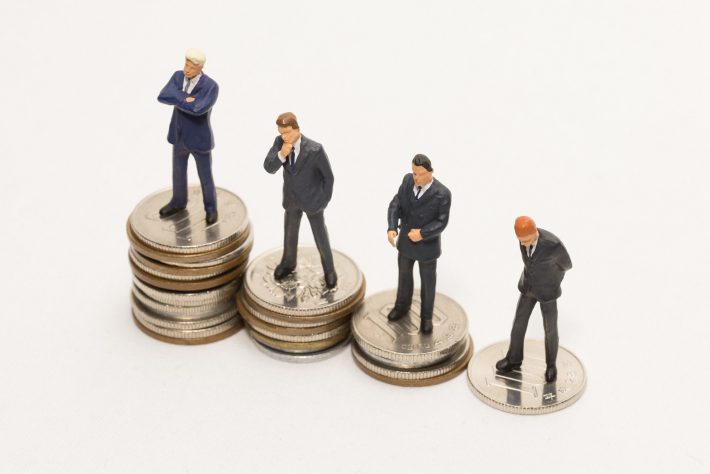 お金とビジネスマン