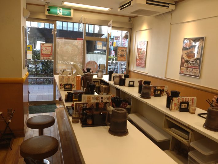 店内にはカウンター席しかない