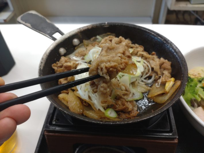 ネギとタマネギと一緒に食べると食感も楽しめる