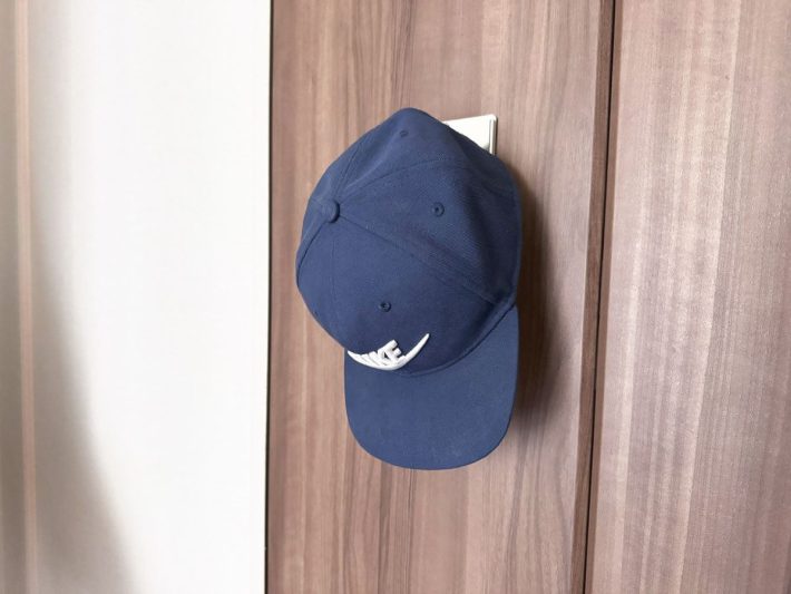 帽子などをかけるフックとしても活用できる