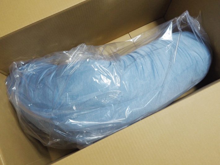 背当てにもなるひんやり抱きまくら