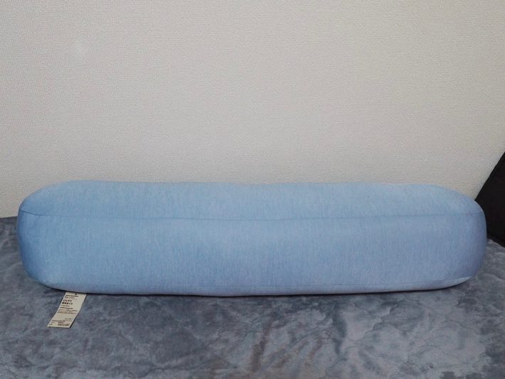 背当てにもなるひんやり抱きまくら