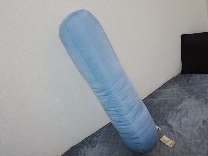 背当てにもなるひんやり抱きまくら