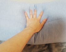 背当てにもなるひんやり抱きまくら