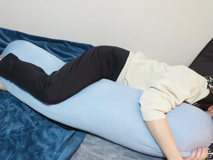 背当てにもなるひんやり抱きまくら