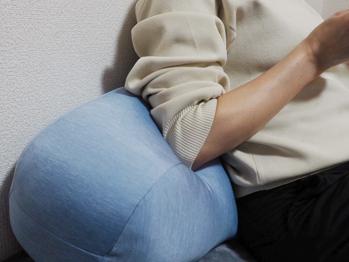 背当てにもなるひんやり抱きまくら