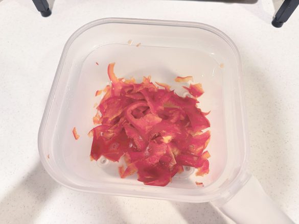 パプリカをスライス