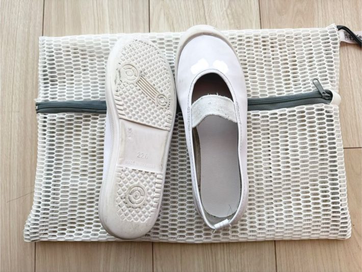 ソールだけこすりネットに入れて洗うと真っ白に