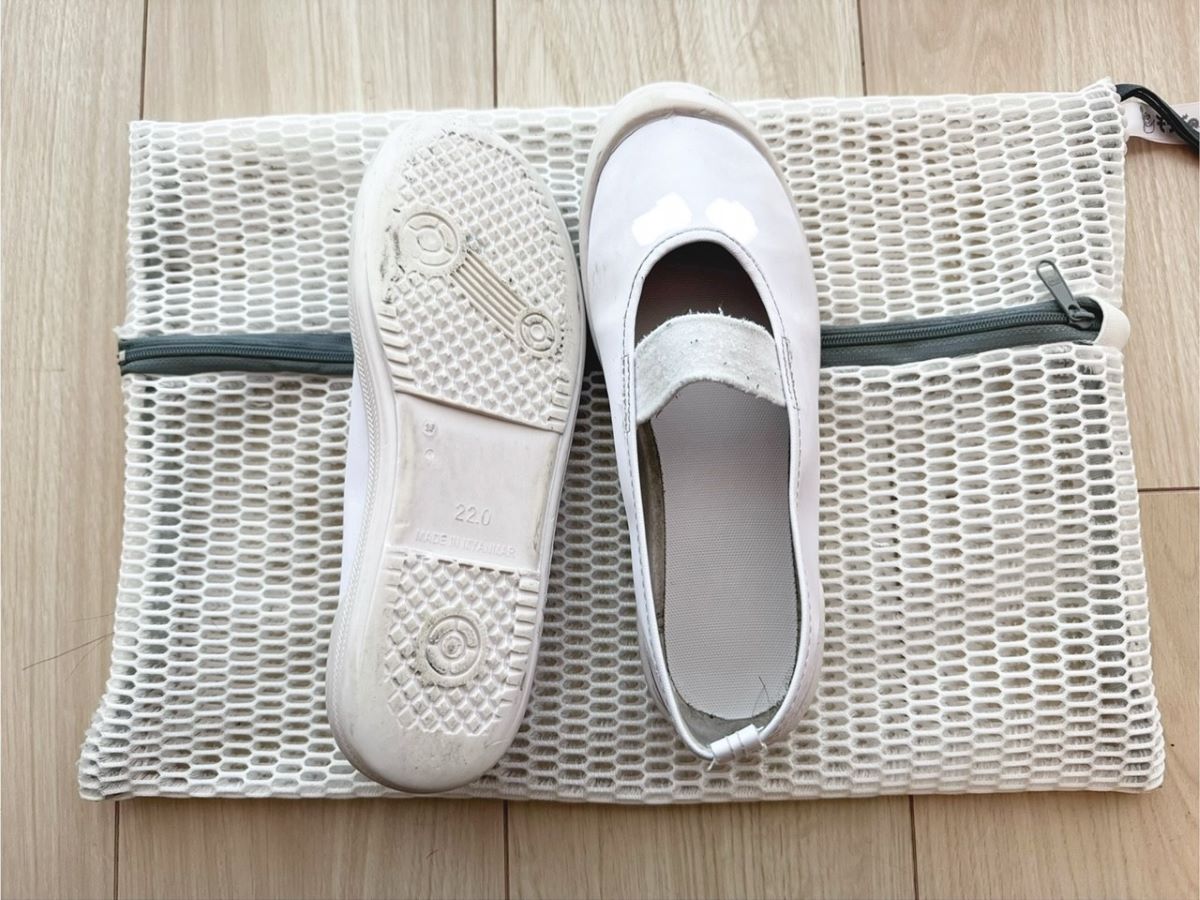 面倒な「子どもの“うわばき”洗い」が劇的にラクに！びっしりブラシの