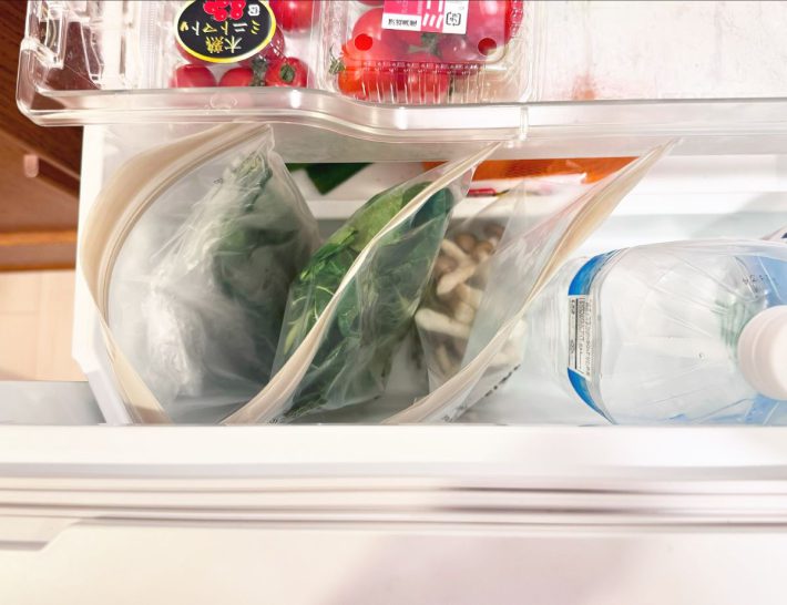 マチ付きだとバッグを立てた状態で冷蔵庫内に置ける