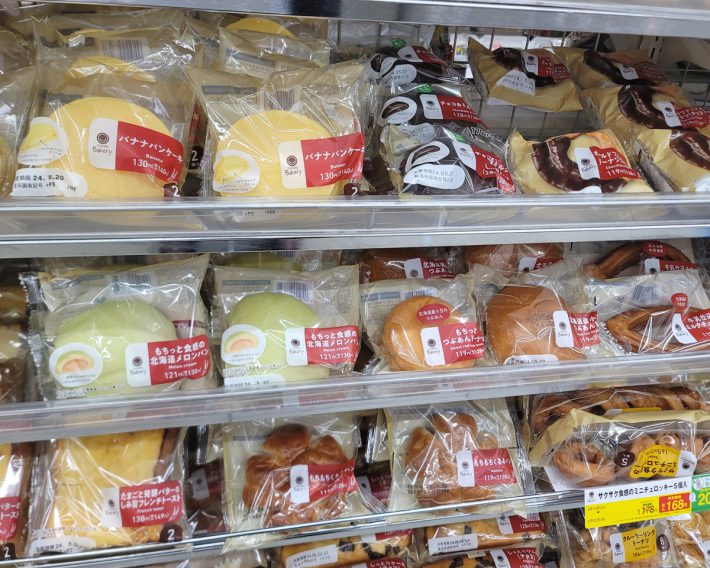 ファミリーマートのベーカリーコーナー