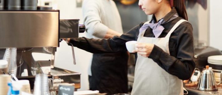 カフェ　アルバイト　女性　キッチン