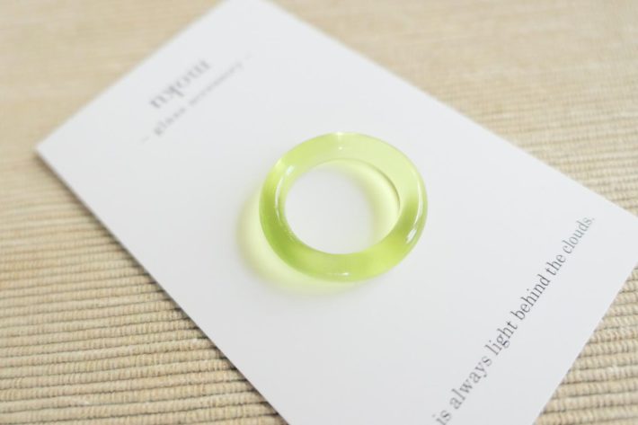 「moku」のガラスのリング