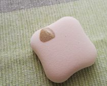 ファンデーションが染みこみにくいパフ