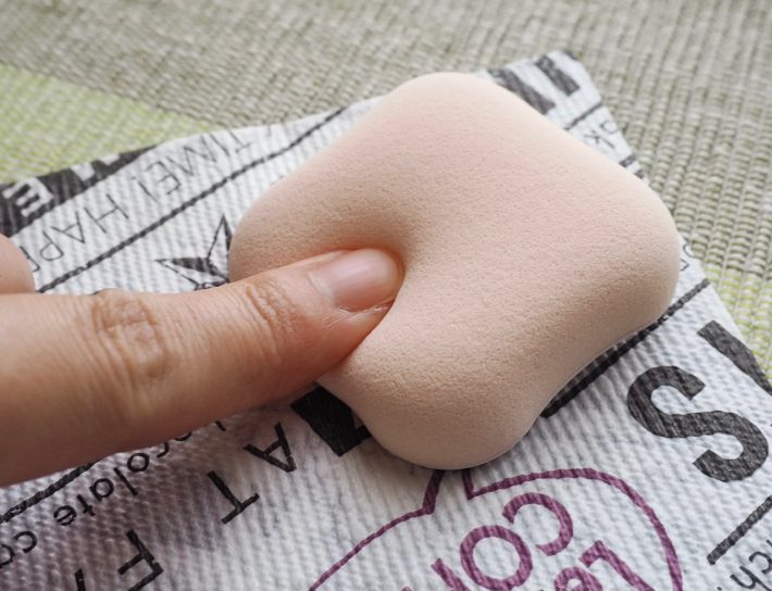 ファンデーションが染みこみにくいパフ